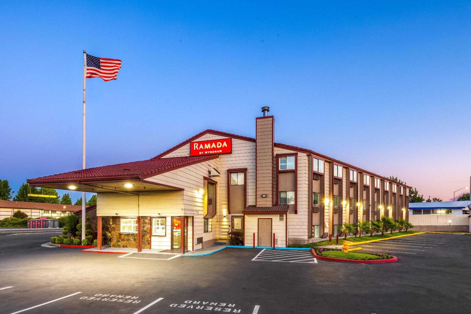Motel Ramada By Wyndham Medford Airport North Exteriér fotografie