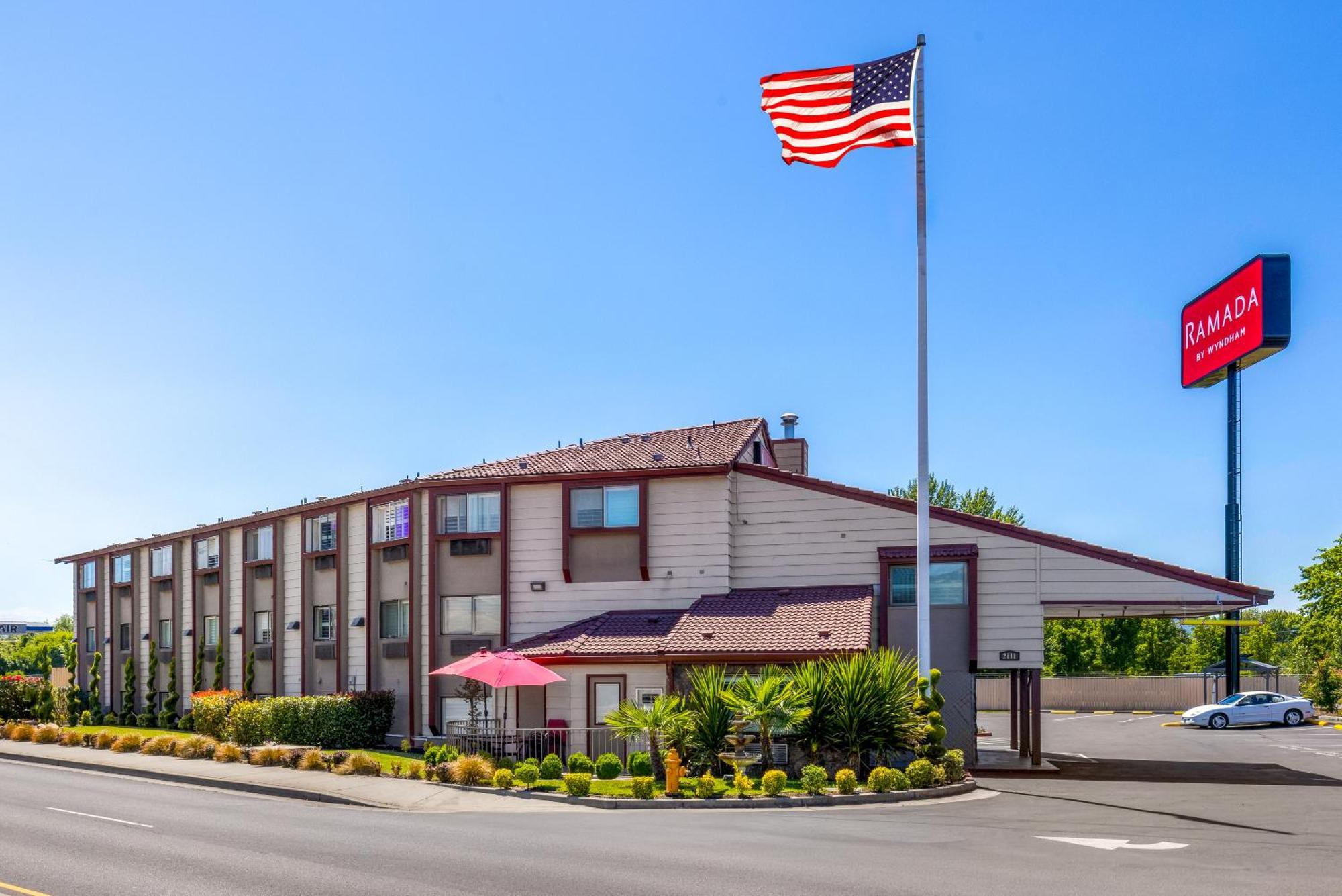 Motel Ramada By Wyndham Medford Airport North Exteriér fotografie