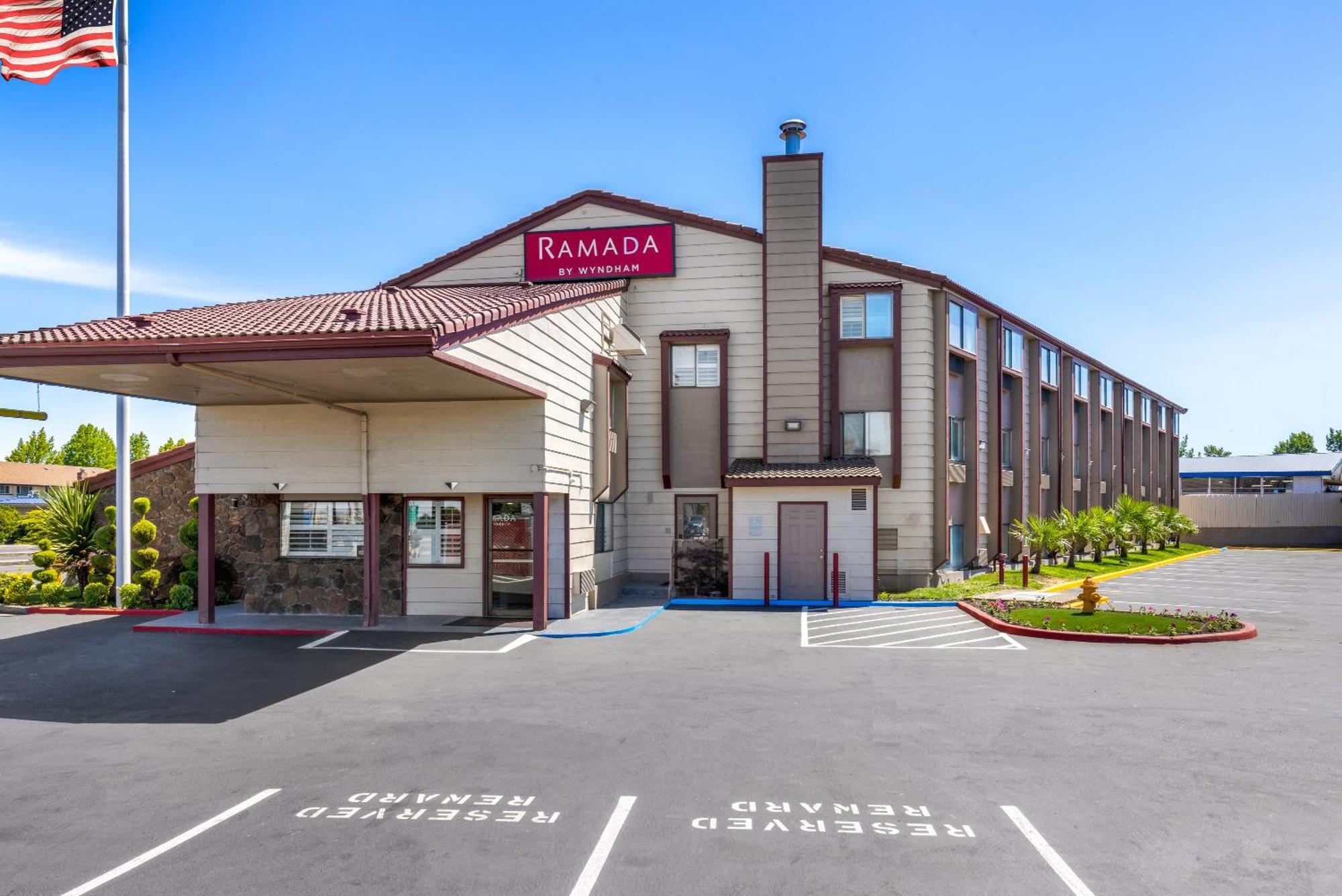 Motel Ramada By Wyndham Medford Airport North Exteriér fotografie