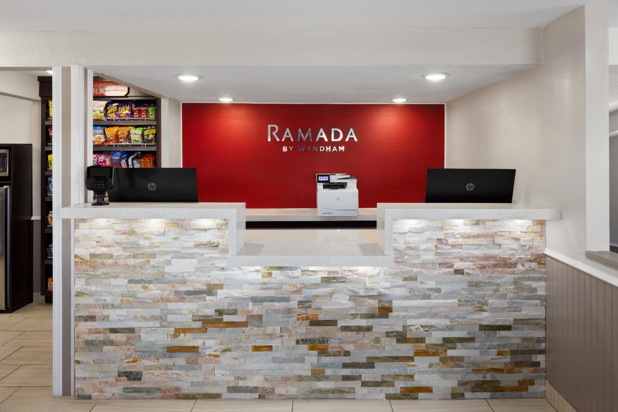 Motel Ramada By Wyndham Medford Airport North Exteriér fotografie