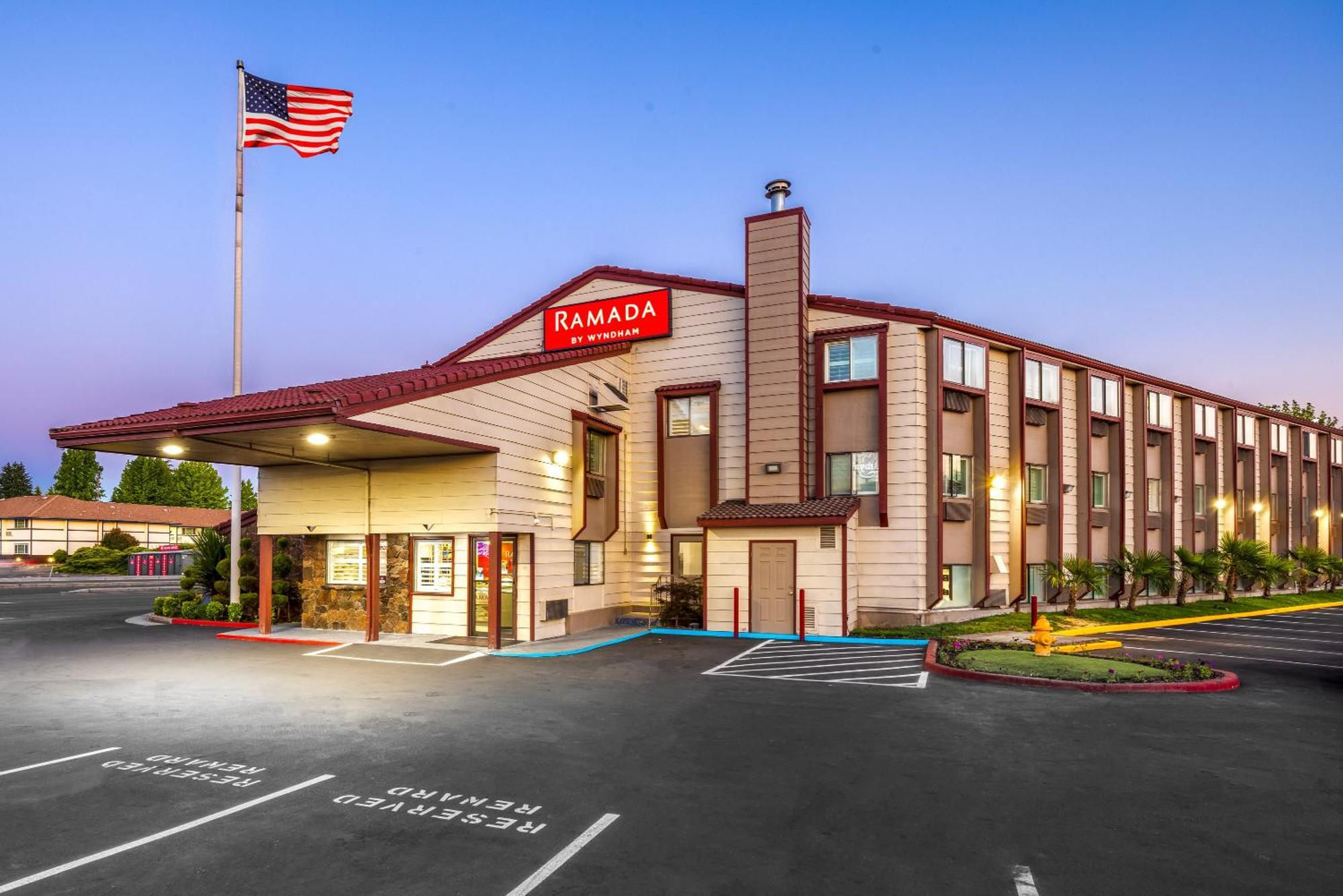 Motel Ramada By Wyndham Medford Airport North Exteriér fotografie